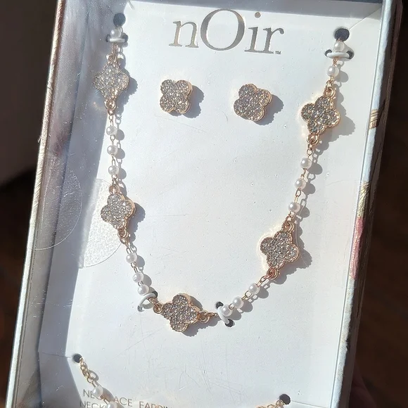 nOir Jewelry Gold Floral Jewelry Set - Picture 2 of 4